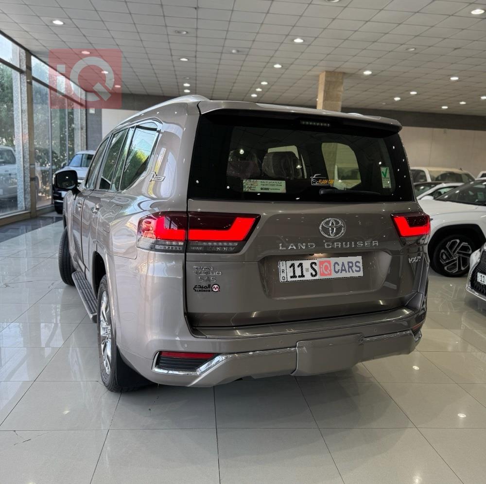 تۆیۆتا لاند کروزەر